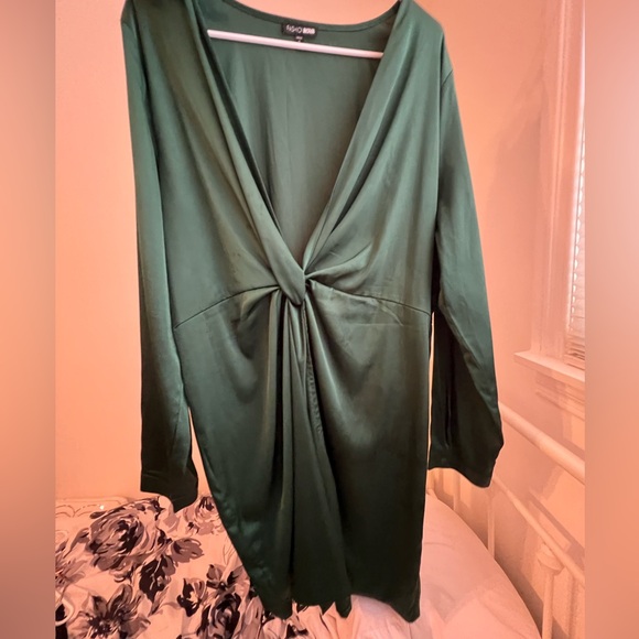 FN emerald green fancy formal dress - Picture 2 of 3
